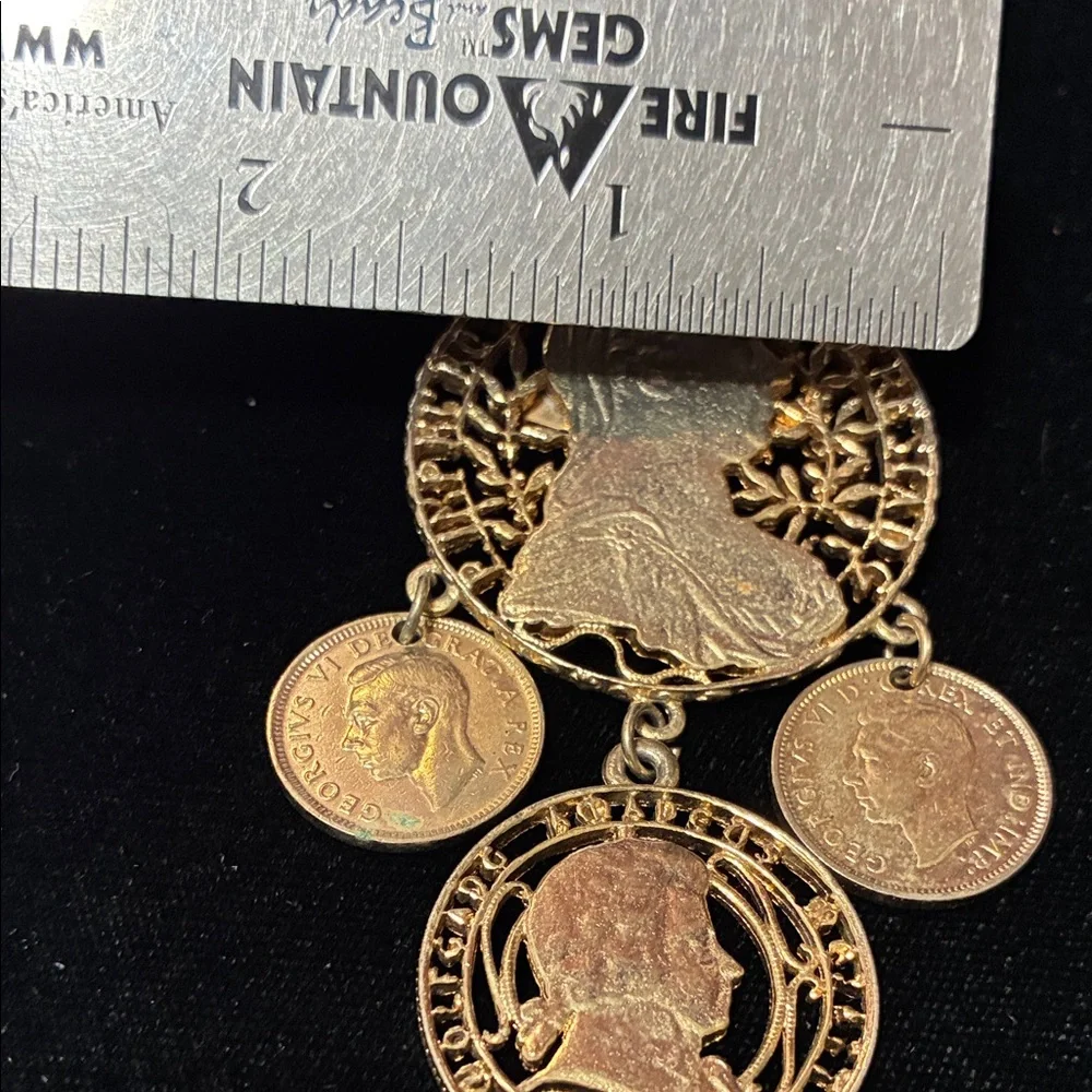 Elegant vintage Gold Coin Pendant Brooch